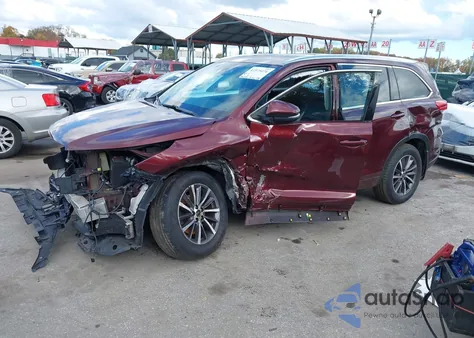 2017 Toyota Highlander Xle z USA, uszkodzony, nr VIN 5TDJZRFH1HS439471